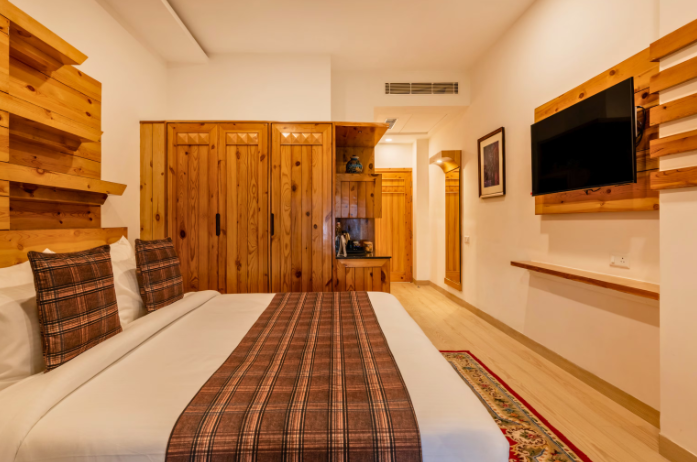 justa darkwood lodge and spa 10 mins from mall road