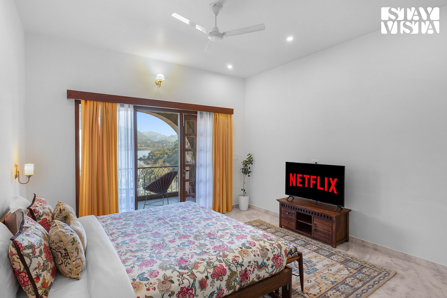 stayvista at saket loak by the lake