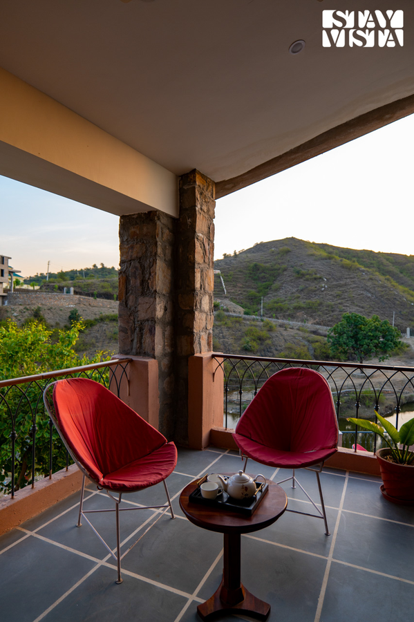 stayvista at saket loak by the lake