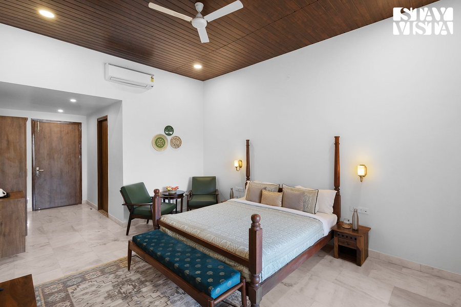 stayvista at saket loak by the lake