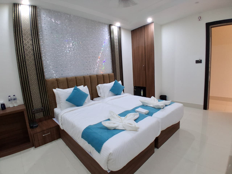 sks saffron suites