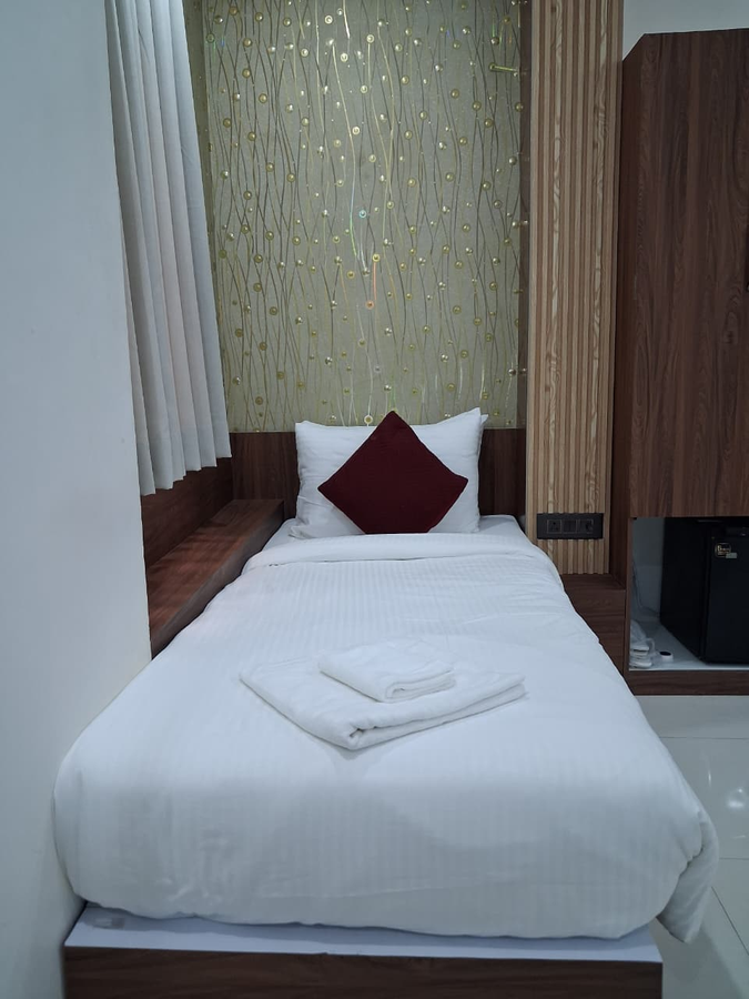 sks saffron suites
