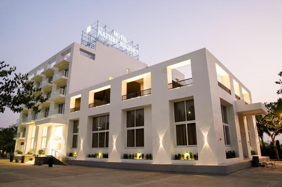 hotel the nature regency