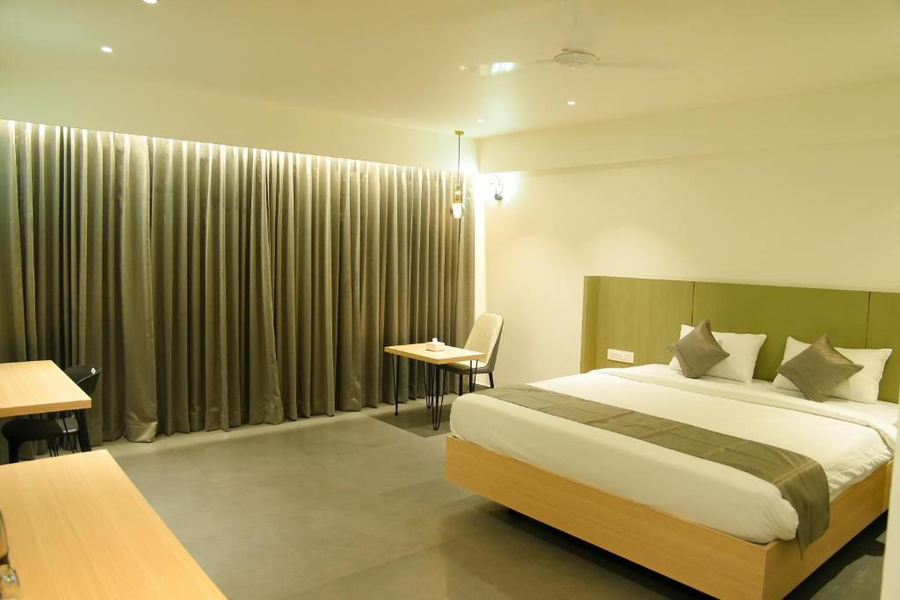 hotel the nature regency