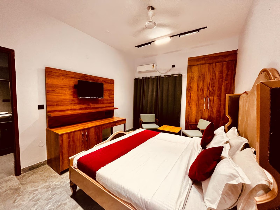 hotel aura residency