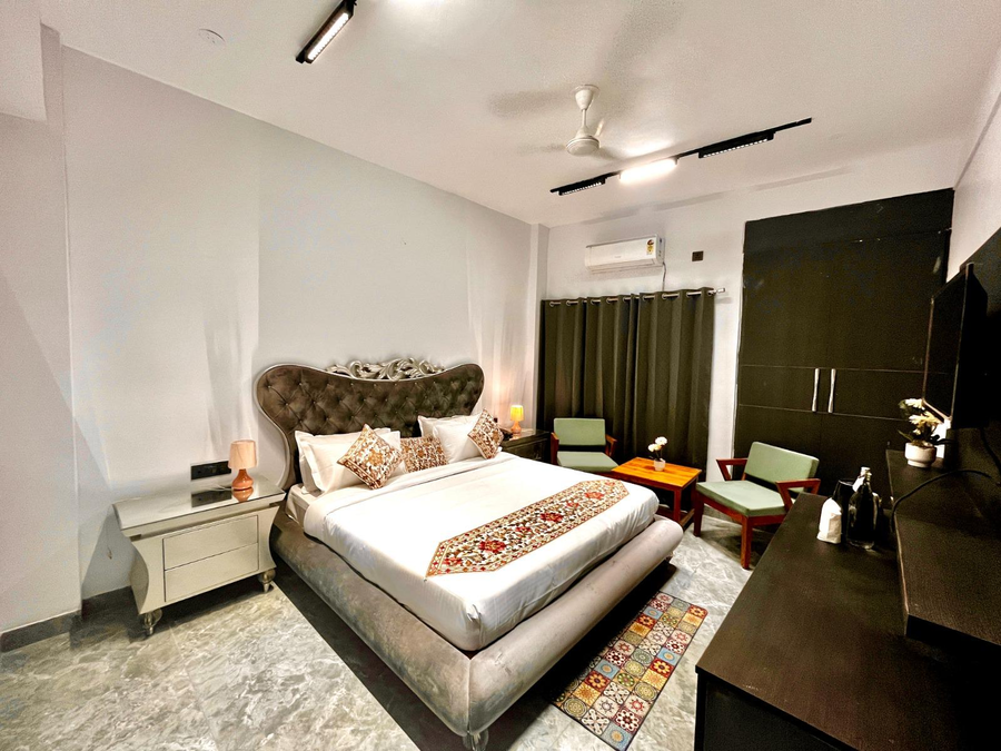 hotel aura residency
