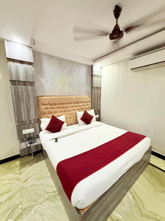 hotel amba palace