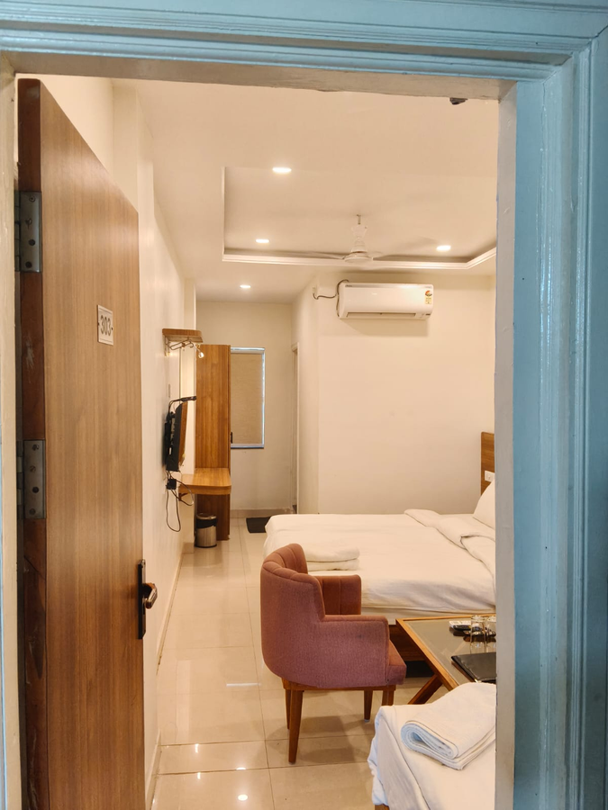 hotel the amrit