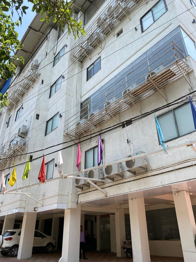hotel the amrit