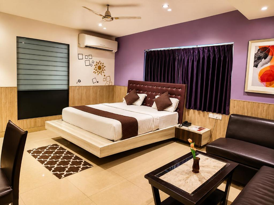 pentagon next hotel near railway station