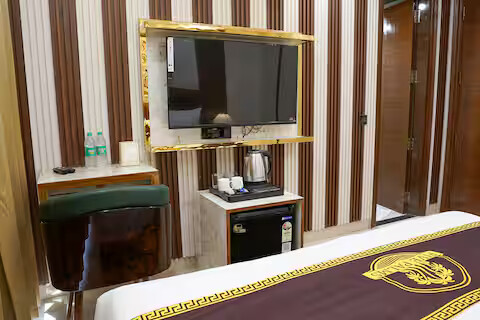 five palms hotel