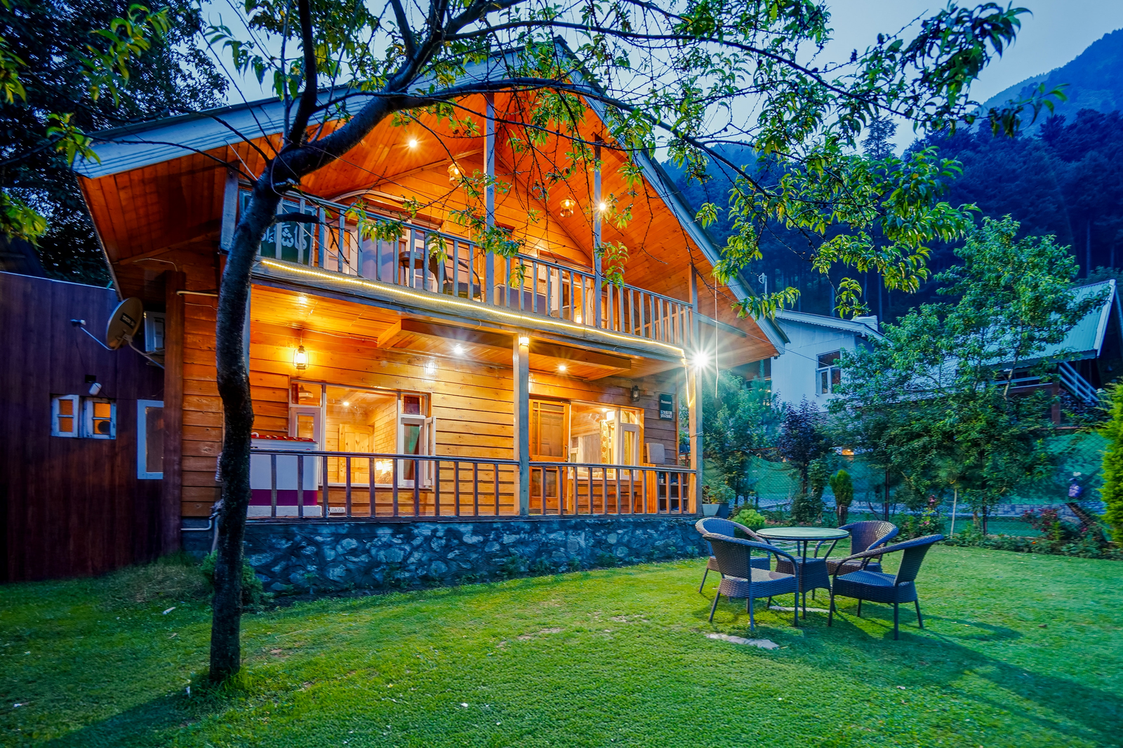 dancenter riverside lexus regency pahalgam
