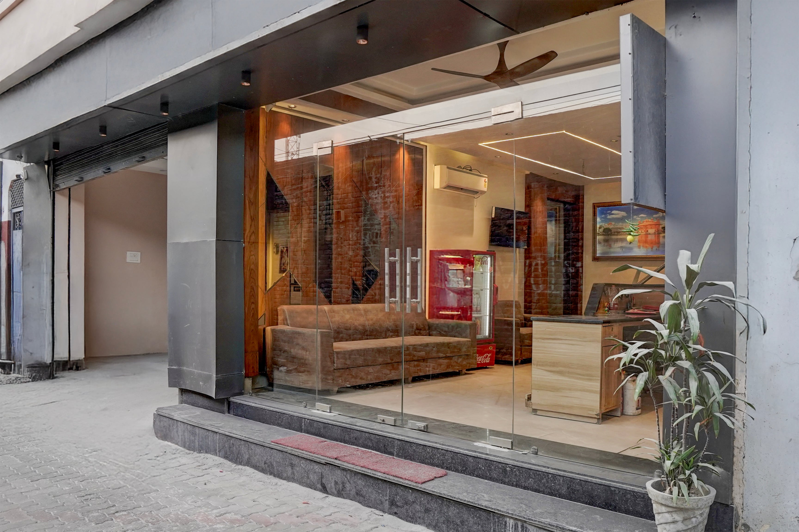 Townhouse By Oyo Ram Talai Crossway Formerly Midway,Plot No. 27,Abadi Tehsilpura, Near Bus Stand,Amritsar,Punjab,143001,India,3 star