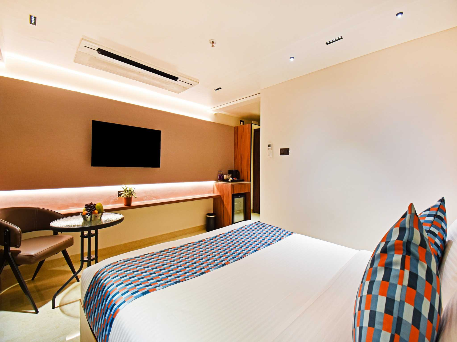 palette shrinivas suites baner pune