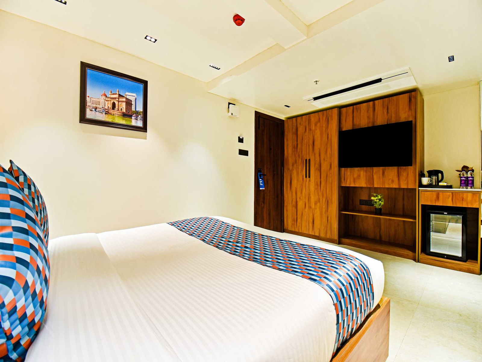palette shrinivas suites baner pune