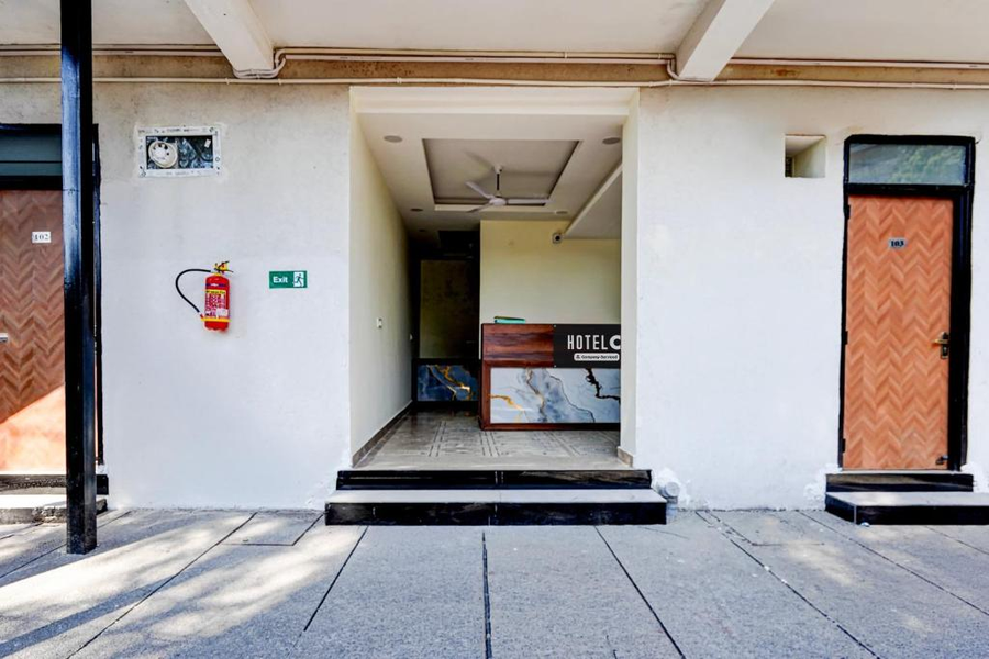 Hotel O Survey Chowk Bus Terminal Dehradun,,4 star