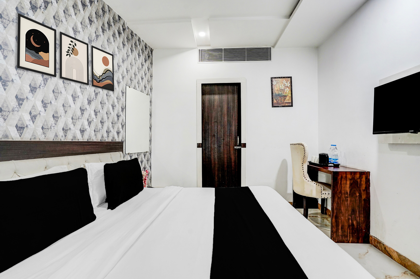 townhouse by oyo golden temple amritsar formerly a star