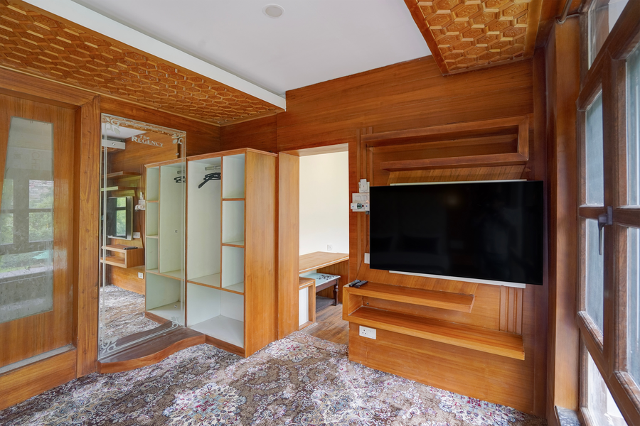 palette hotel regency valley view pahalgam