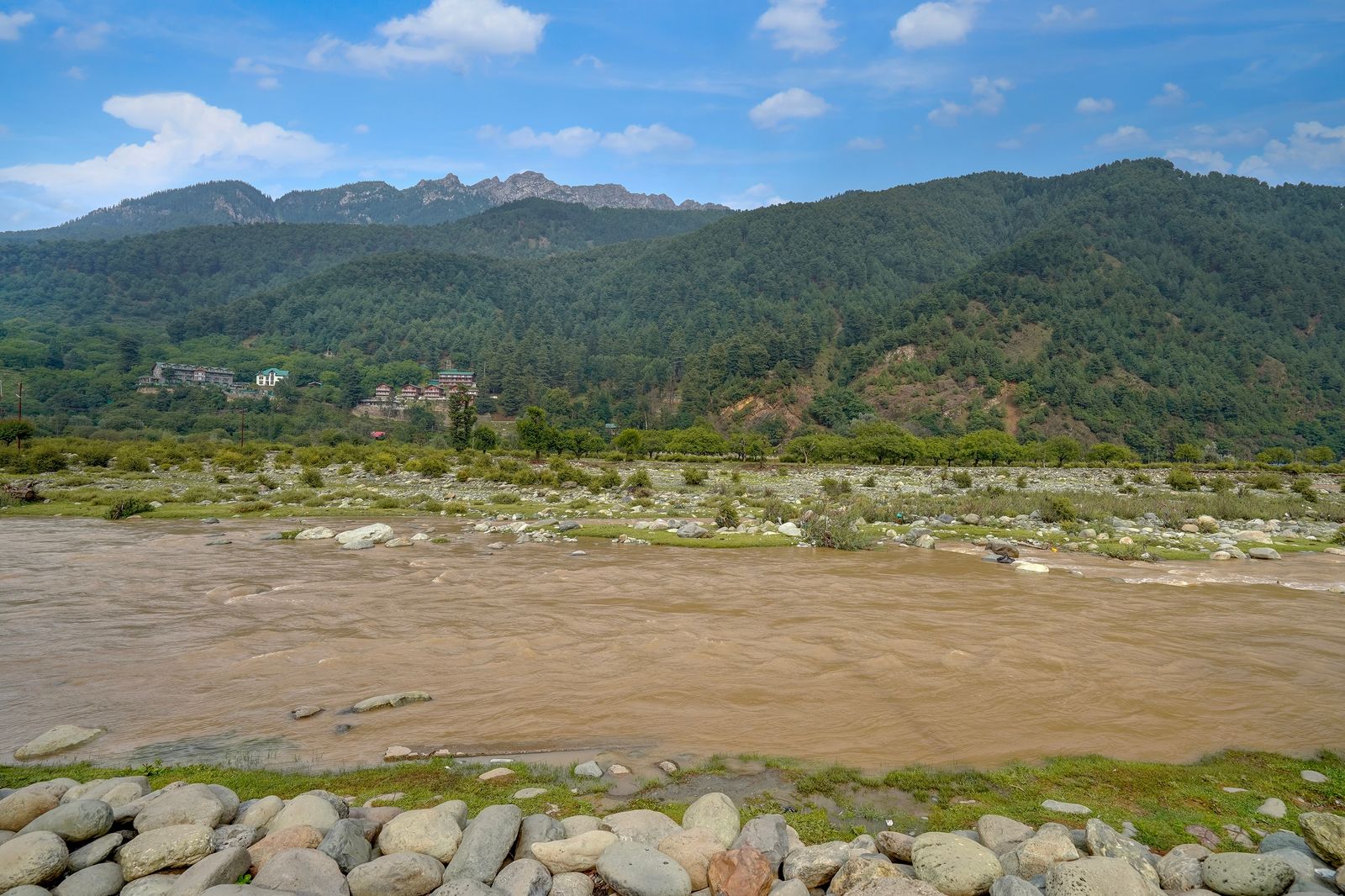 palette hotel regency valley view pahalgam