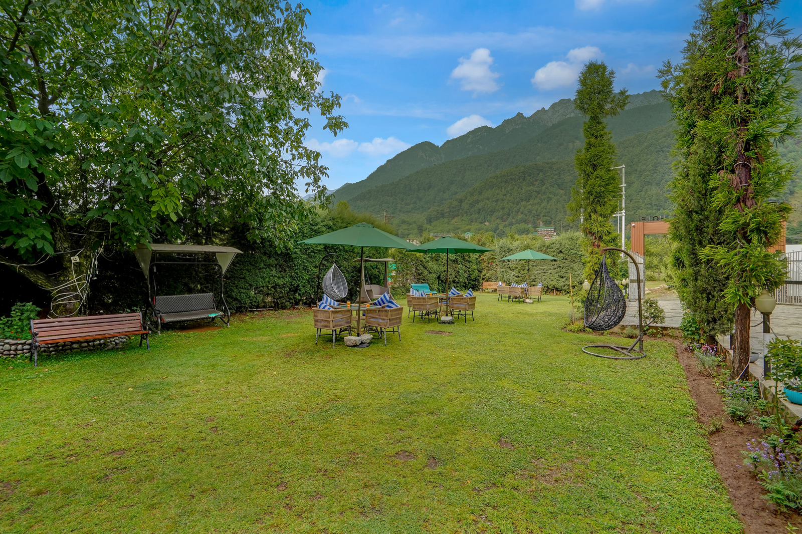 palette hotel regency valley view pahalgam