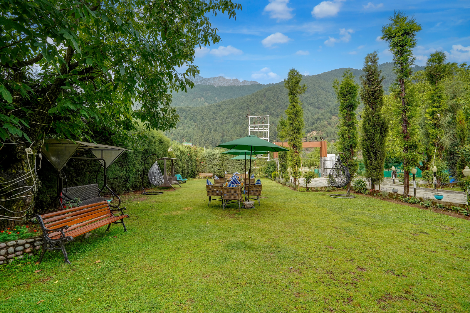 palette hotel regency valley view pahalgam