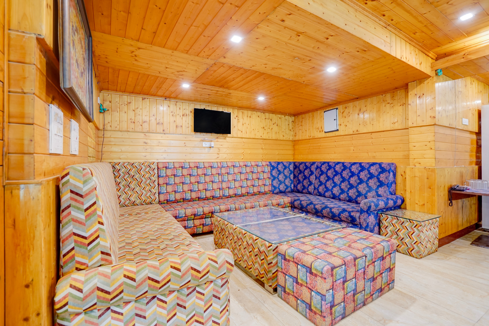 palette hotel regency valley view pahalgam