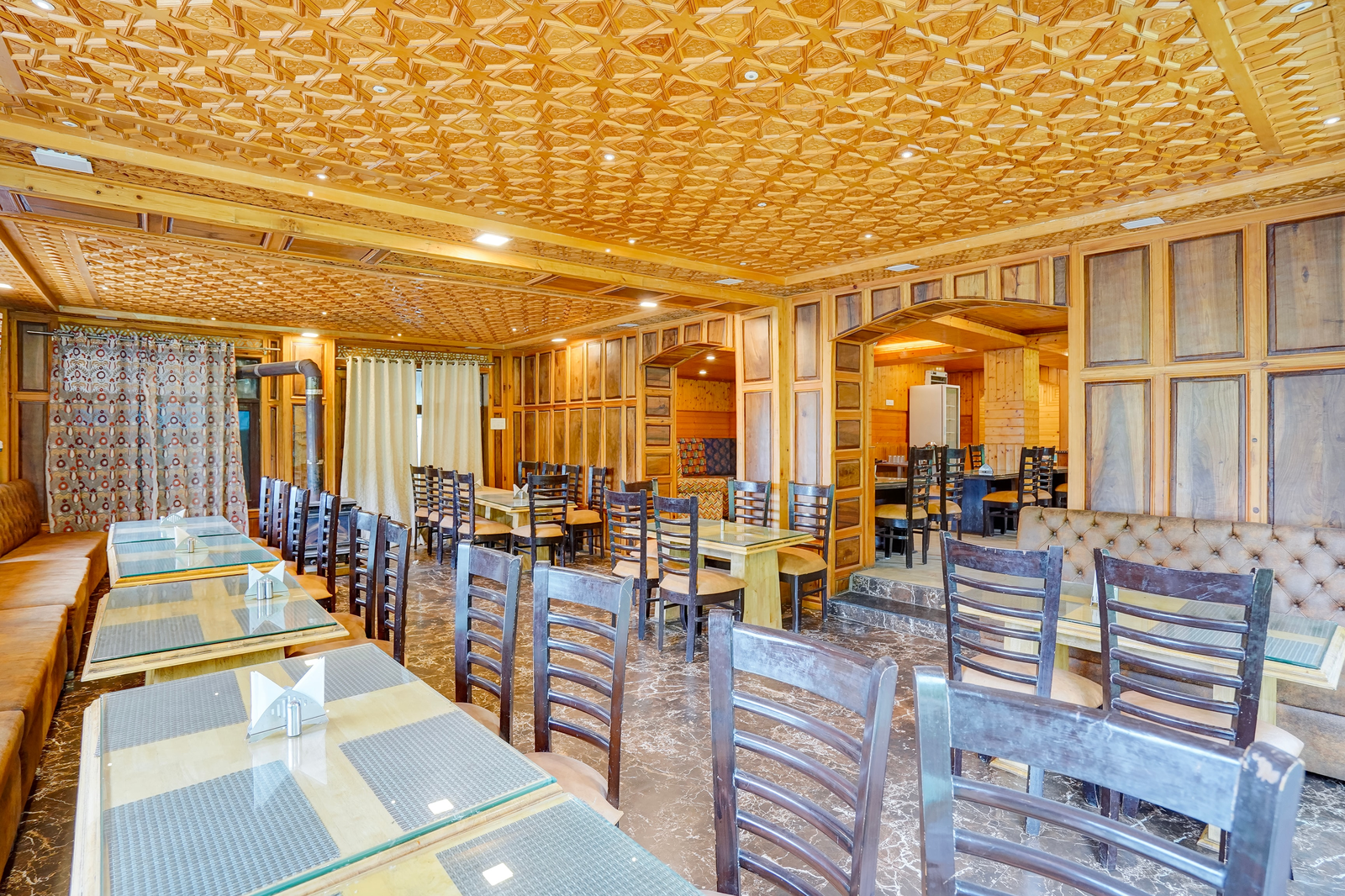 palette hotel regency valley view pahalgam