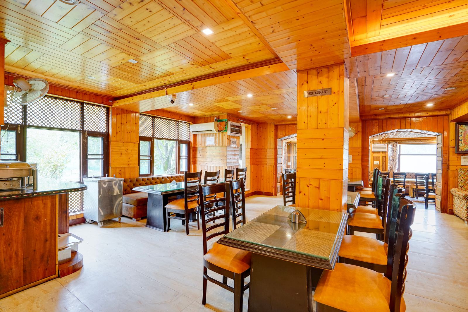 palette hotel regency valley view pahalgam