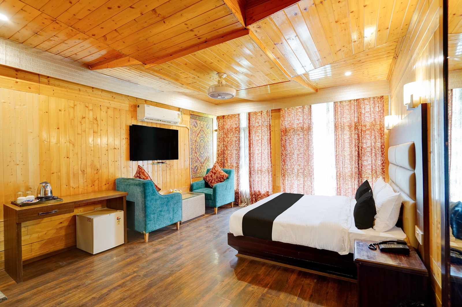 palette hotel regency valley view pahalgam