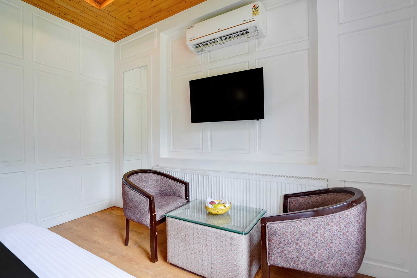 palette hotel regency valley view pahalgam