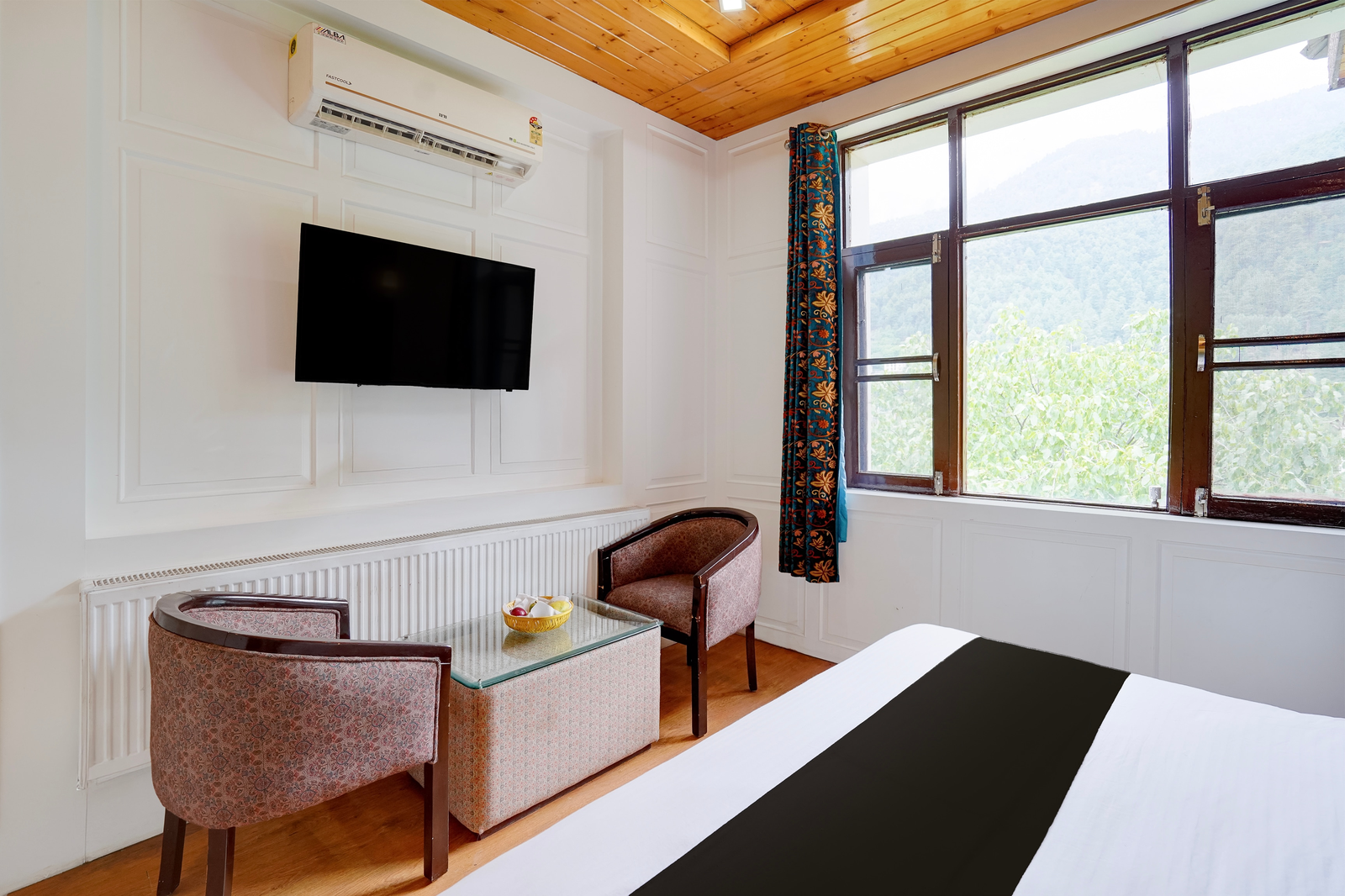 palette hotel regency valley view pahalgam