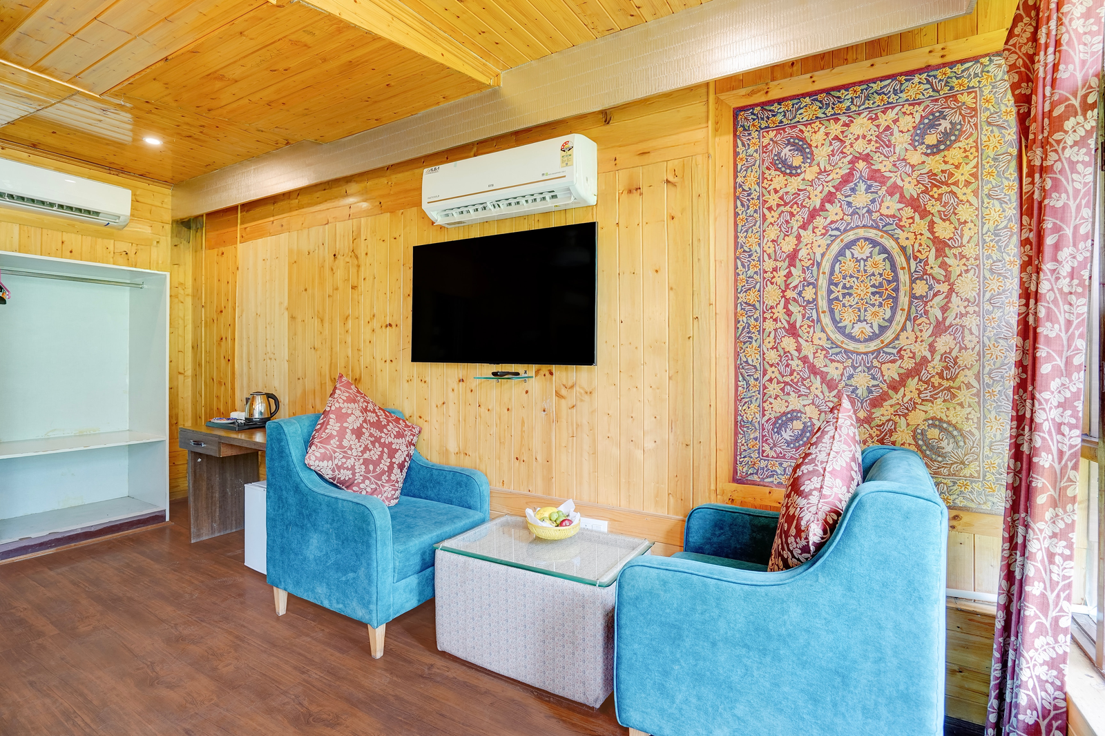 palette hotel regency valley view pahalgam
