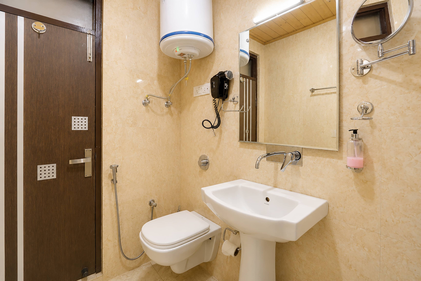 palette hotel regency valley view pahalgam