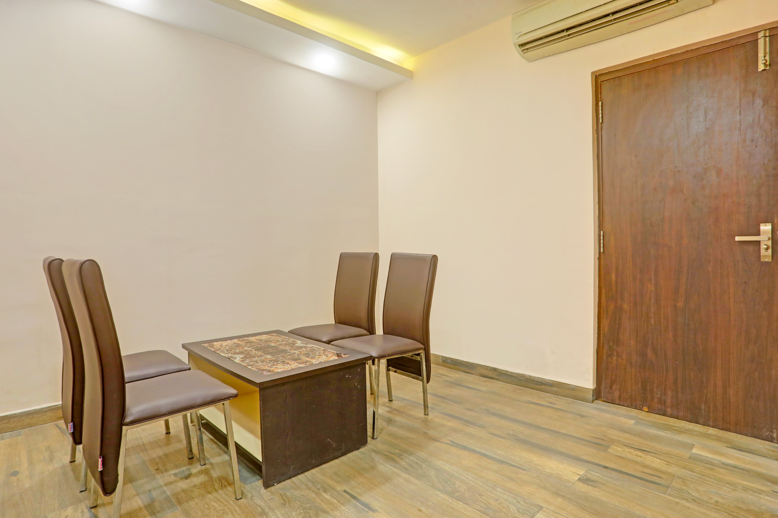 super townhouse oak city centre dhanbad formerly hotel kuber inn