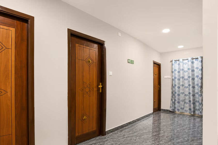 super collection o vedayapalem railway station formerly grand luxury rooms