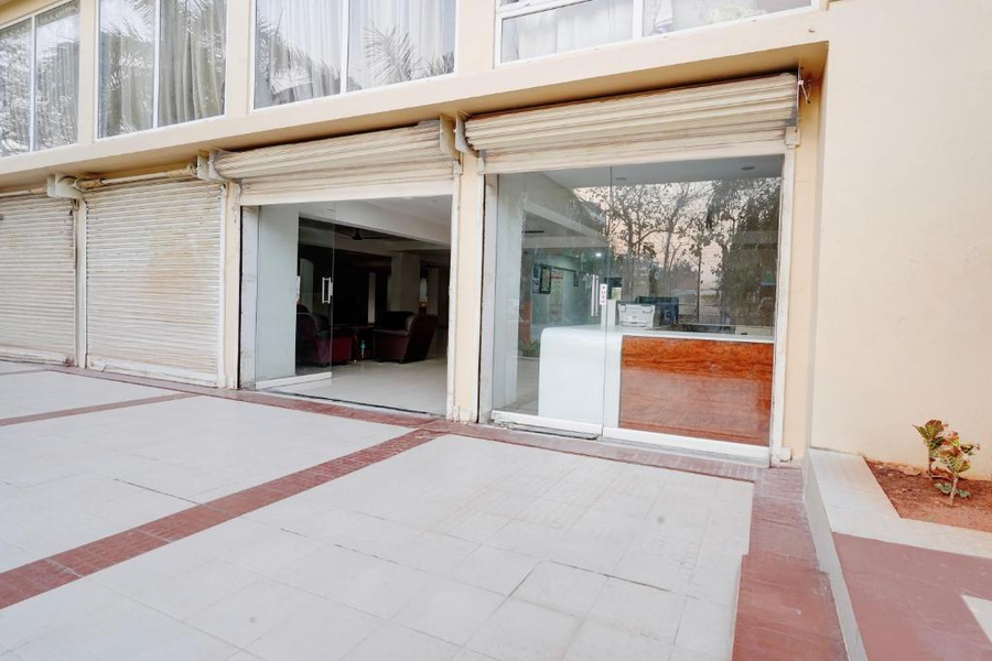 Townhouse Hillview Tirupati Formerly Hotel Looranova,Plot No. 10-43/10, Near Taj Tirupati, Thanapalli Cross, Tirupati,3 star