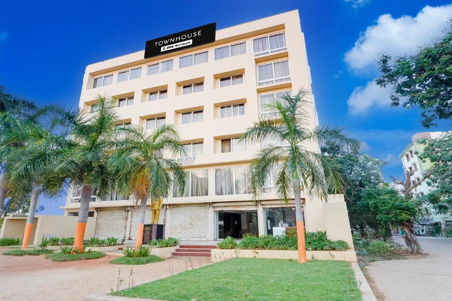 Townhouse Hillview Tirupati Formerly Hotel Looranova,Plot No. 10-43/10, Near Taj Tirupati, Thanapalli Cross, Tirupati,3 star