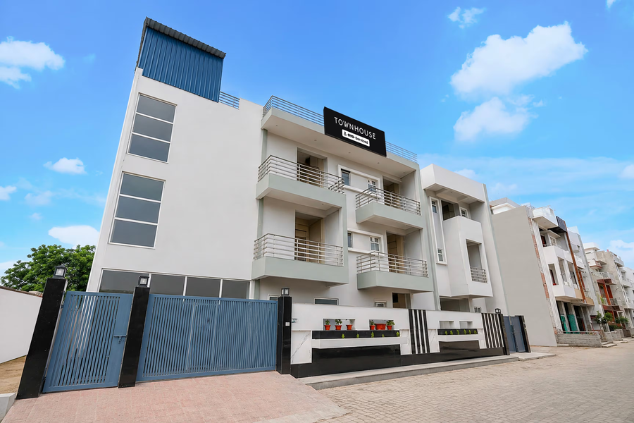 townhouse amity university road lucknow formerly pine villa