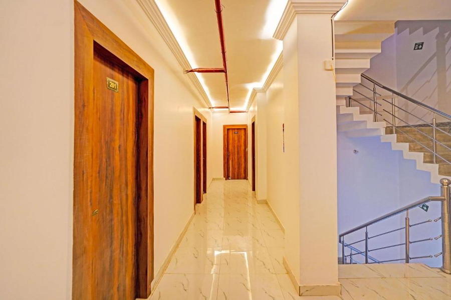 Super Townhouse Vikas Nagar Lucknow Formerly Wave Blu,Plot No. 495, Batha Sabauli, Lala Lajpat Rai, Sector 10, Vikas Nagar, Lucknow,3 star