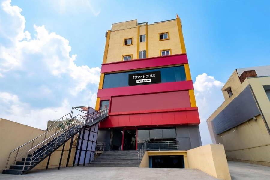 Super Townhouse Oak Nfc Crossway Hyderabad,,3 star