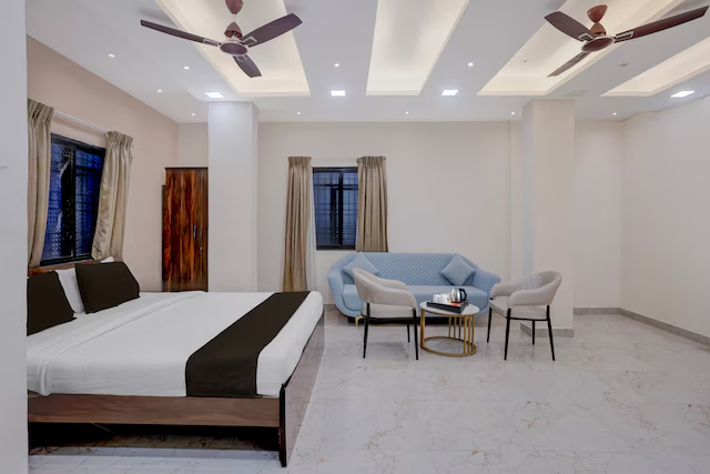 Townhouse Oak Karkamb Road Solapur Formerly Grand Residency,Plot No. 7/14, Karkamb - Pandharpur Road, Near Jamade Agro Industries, Pandharpur, Solapur, Maharashtra 413304,3 star