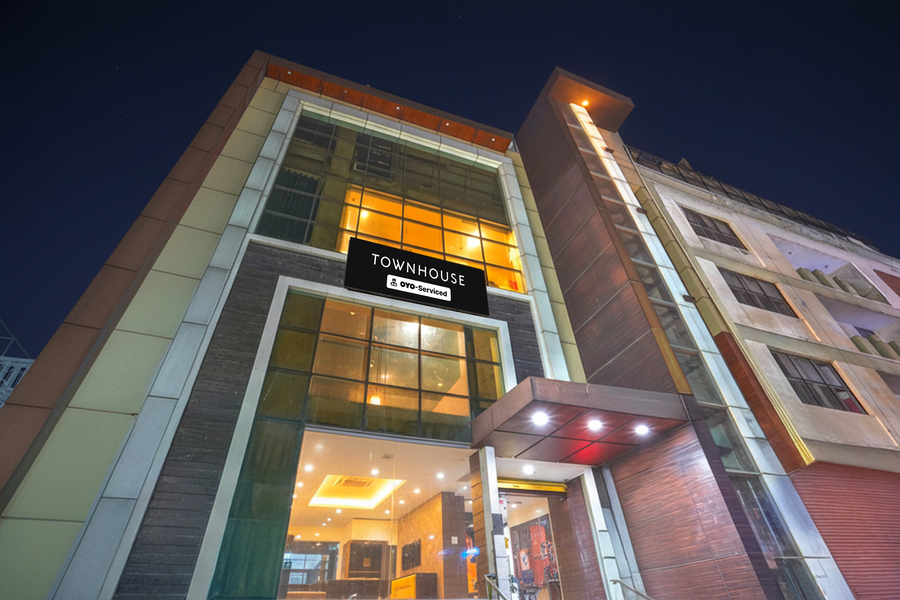 townhouse z square mall formerly the mall road inn