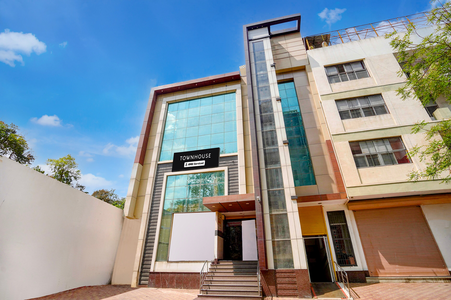 Townhouse Z Square Mall Formerly The Mall Road Inn,Plot No. 37/17, Mall Road, Downtown, Kanpur,3 star