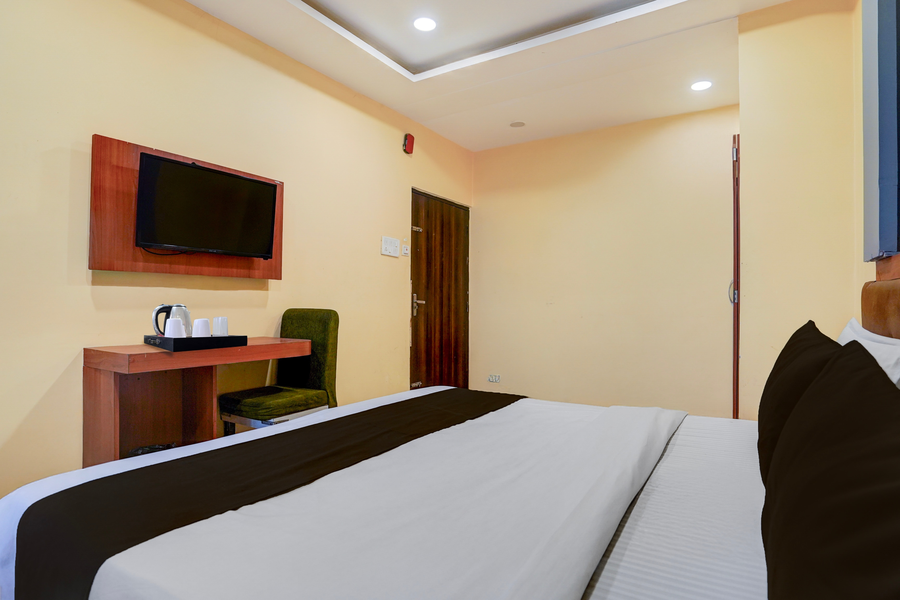 super oyo collection o bhu road varanasi formerly hotel swarna banquet