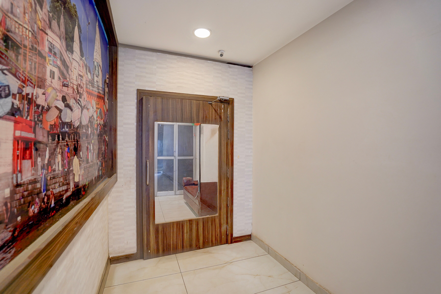 Super Oyo Collection O Bhu Road Varanasi Formerly Hotel Swarna Banquet,Plot No. 11/B, Susuwahi, Near Union Bank, Bhu College Road, Varanasi,3 star