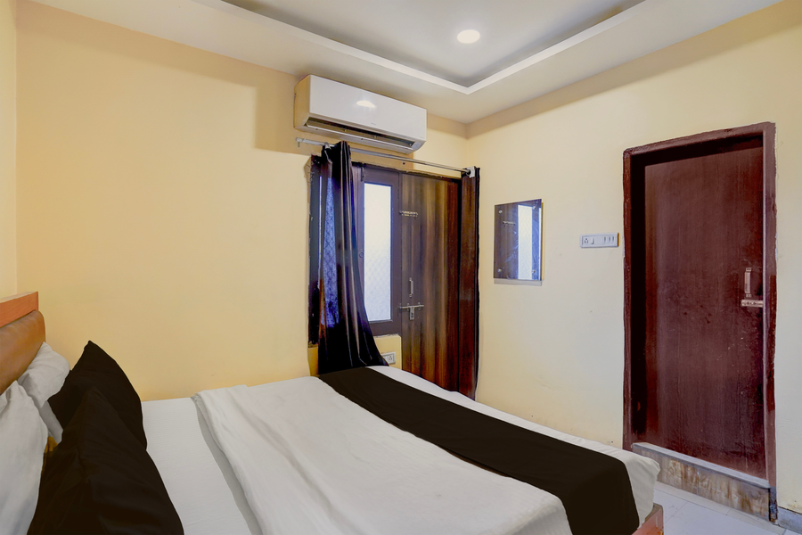 super oyo collection o bhu road varanasi formerly hotel swarna banquet