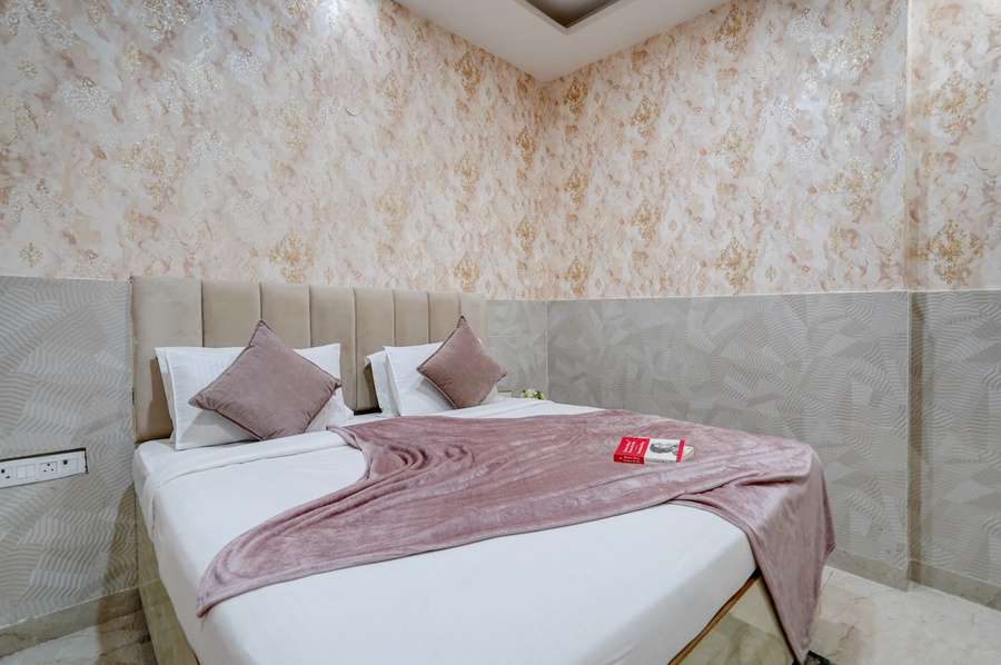 restin hotel near sector 63 and sector 62
