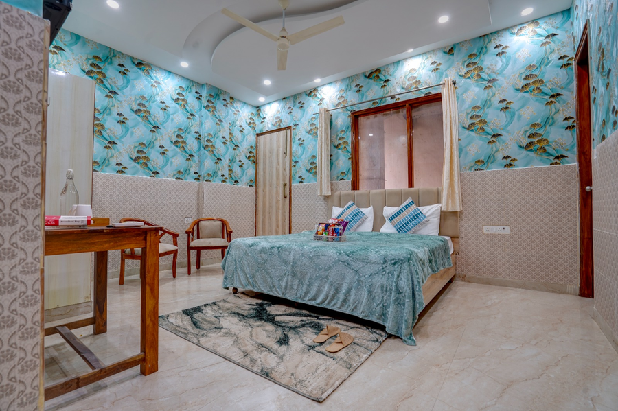 restin hotel near sector 63 and sector 62