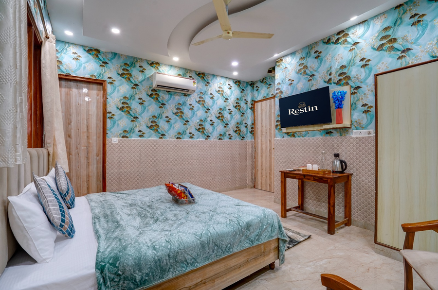 restin hotel near sector 63 and sector 62