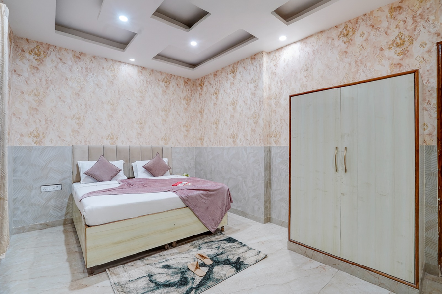 restin hotel near sector 63 and sector 62